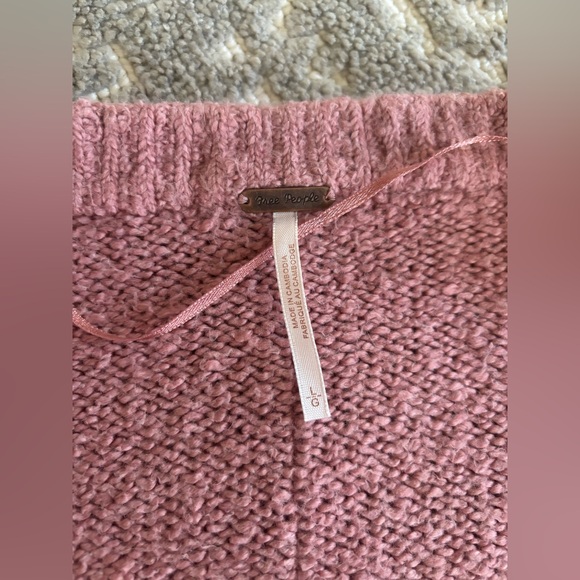 Free People Women's Over-sized Sweater, Size Large, Color Pink - Picture 5 of 8